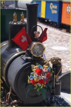 Geschmückte Dampflokomotive
